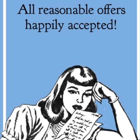 WELCOME! SCROLL ⬇️ FOR VINTAGE HARD GOODS, JEWELRY, CLOTHES, BAGS, & TREASURES! - Picture 13 of 16